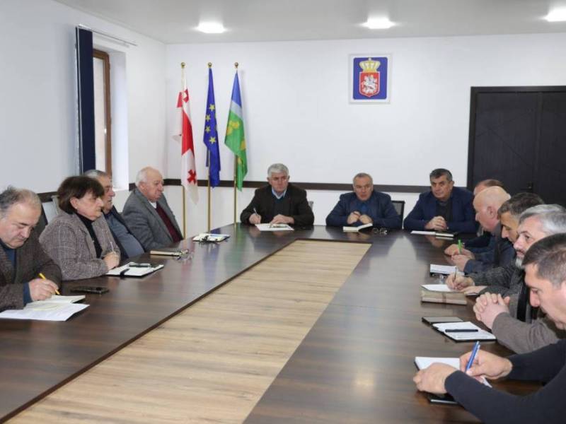 ცაგერის მუნიციპალიტეტის მერმა ჭაბუკი ჭაბუკიანმა, მერიის სტრუქტურული ერთეულების...